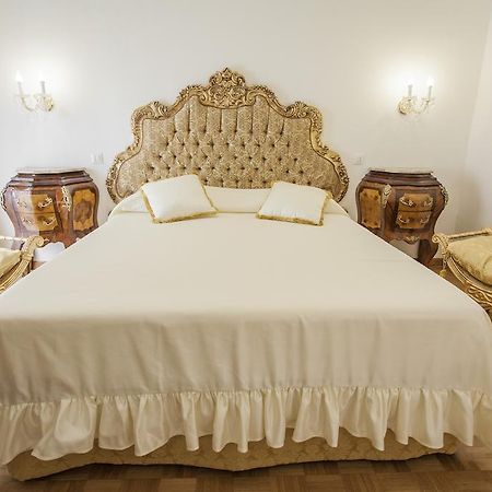 Suite Sarandrea Rome Room photo
