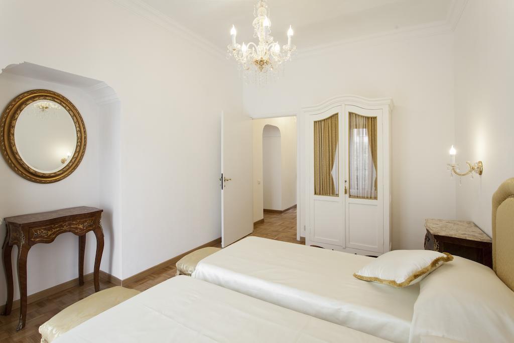 Suite Sarandrea Rome Room photo